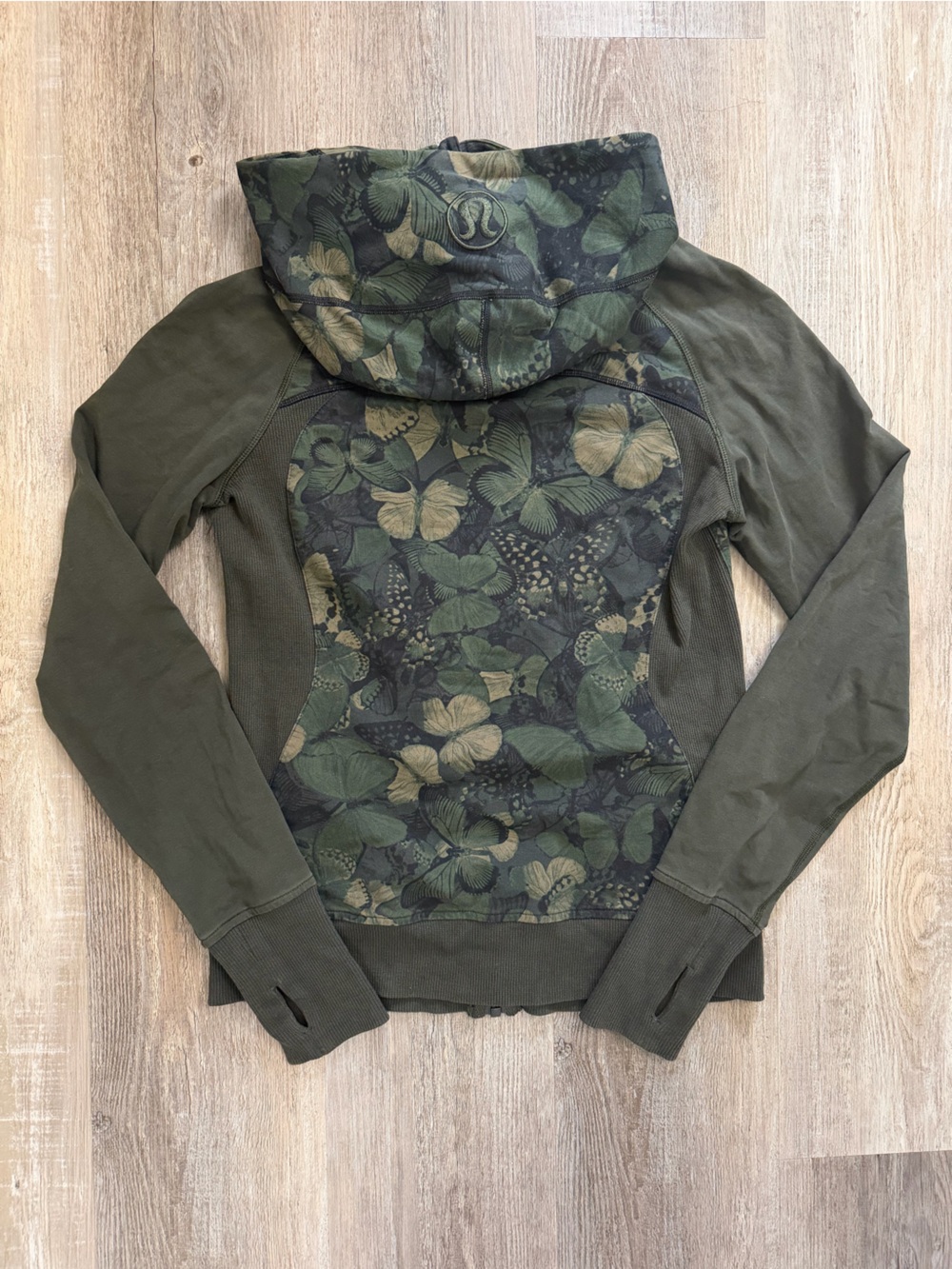 Lululemon Athletica Scuba Hoodie Size 6 Green Butterfly Biggie So Fly Camouflage - Picture 9 of 9